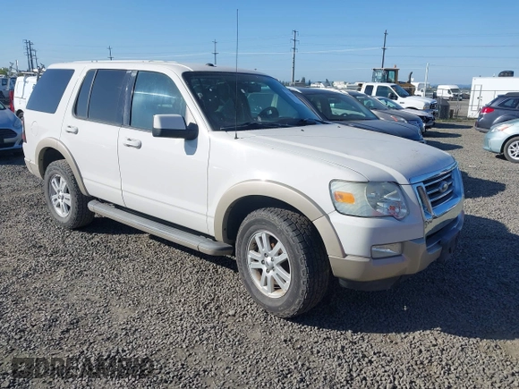 2010 Ford Explorer Eddie Bauer z VIN 1FMEU7EE8AUA98899, wystawiony jako IAAI lot #42058393 z przebiegiem 105 619 mil mil oraz . Historia ofert i sprzedaży dostępna na DreamBid. Obrazek 1.