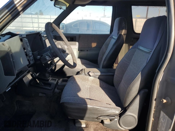 1986 Chevrolet Blazer z VIN 1G8CT18RXG8180574, wystawiony jako Copart lot #87987925 z przebiegiem 82 571 mil mil oraz Szkoda całkowita • Salvage title. Historia ofert i sprzedaży dostępna na DreamBid. Obrazek 7.
