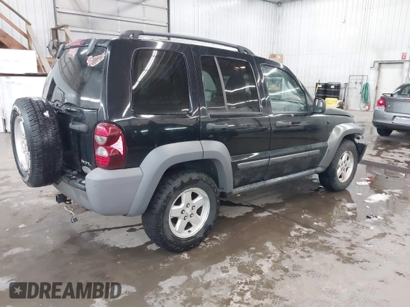 2005 Jeep Liberty Sport with VIN 1J4GL48K75W508905, listed as a IAAI auction lot 41933919 with 203,514 mi miles. Bid and sale history available at carsss.com. Image 4.