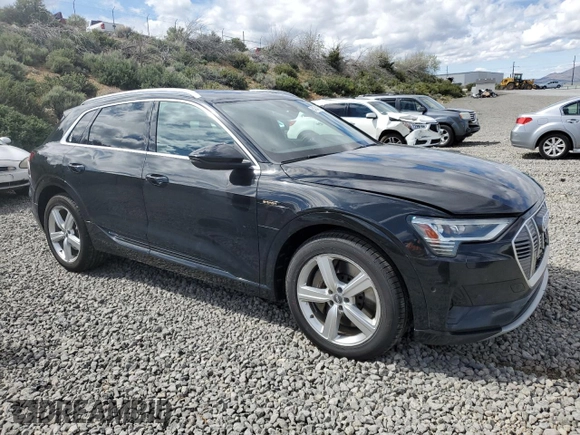 2019 Audi e-tron Premium Plus z VIN WA1LABGE1KB021741, wystawiony jako Copart lot #54774875 z przebiegiem 80 489 mil mil oraz Szkoda całkowita • Salvage title. Historia ofert i sprzedaży dostępna na DreamBid. Obrazek 4.