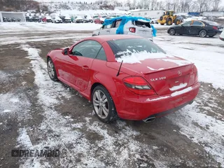 2011 Mercedes-Benz SLK 300 с VIN WDBWK5EA5BF235754, выставлен на аукционе IAAI как лот 41315732 с пробегом 105 347 миль миль и . История ставок и продаж доступна на DreamBid. Изображение 3.