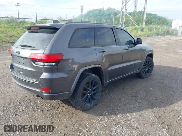 2017 Jeep Grand Cherokee Laredo z VIN 1C4RJFAG1HC744669, wystawiony jako IAAI lot #42269885 z przebiegiem 123 271 mil mil oraz . Historia ofert i sprzedaży dostępna na DreamBid. Obrazek 4.