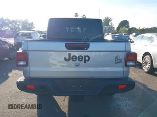 2022 Jeep Gladiator Willys with VIN 1C6HJTAG4NL132558, listed as a IAAI auction lot 41626851 with 28,251 mi miles and . Bid and sale history available at DreamBid. Image 17.