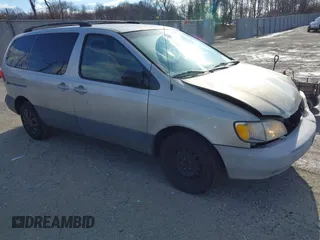2002 Toyota Sienna LE with VIN 4T3ZF13C52U450825, listed as a IAAI auction lot 41604636 with 179,495 mi miles. Bid and sale history available at carsss.com. Image 1.