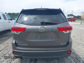 2018 Toyota Highlander SE z VIN 5TDJZRFH6JS495380, wystawiony jako IAAI lot #42427831 z przebiegiem 117 159 mil mil oraz . Historia ofert i sprzedaży dostępna na DreamBid. Obrazek 17.