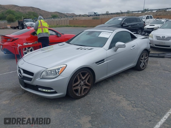 2016 Mercedes-Benz SLK 300 z VIN WDDPK3JA6GF120786, wystawiony jako IAAI lot #42194863 z przebiegiem 114 125 mil mil oraz . Historia ofert i sprzedaży dostępna na DreamBid. Obrazek 2.
