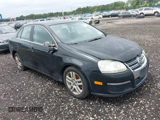2008 Volkswagen Jetta SE z VIN 3VWRZ71K08M095770, wystawiony jako IAAI lot #42552387 z przebiegiem 118 768 mil mil oraz . Historia ofert i sprzedaży dostępna na DreamBid. Obrazek 1.