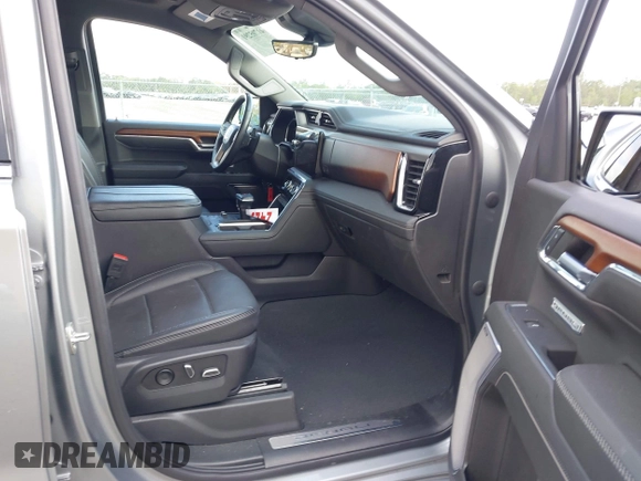 2023 GMC Sierra 1500 with VIN 3GTPHGE86PG352567, listed as a IAAI auction lot 41705291 with 14,800 mi miles and . Bid and sale history available at DreamBid. Image 5.