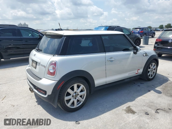 2011 MINI Hardtop S with VIN WMWSV3C53BTY25192, listed as a Copart auction lot 59100785 with Not provided miles and Salvage title. Bid and sale history available at DreamBid. Image 3.