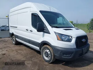2023 Ford Transit Cargo z VIN 1FTBR1X88PKB01513, wystawiony jako IAAI lot #42496329 z przebiegiem 65 621 mil mil oraz . Historia ofert i sprzedaży dostępna na DreamBid. Obrazek 1.