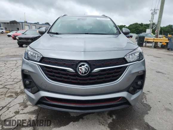 2023 Buick Encore GX Select z VIN KL4MMDSL6PB066405, wystawiony jako Copart lot #59940995 z przebiegiem 26 385 mil mil oraz Czysty tytuł • Clean title. Historia ofert i sprzedaży dostępna na DreamBid. Obrazek 5.