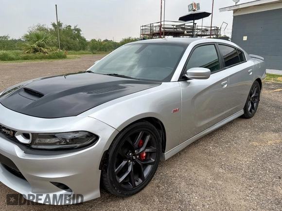 2020 Dodge Charger Scat Pack z VIN 2C3CDXGJ6LH175883, wystawiony jako Copart lot #57995145 z przebiegiem 27 247 mil mil oraz Szkody całkowita. Historia ofert i sprzedaży dostępna na DreamBid. Obrazek 2.