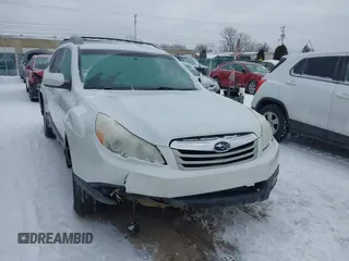 2010 Subaru Outback Premium All-Weather Anniversary z VIN 4S4BRCGC1A3333528, wystawiony jako IAAI lot #41269645 z przebiegiem 184 858 mil mil oraz . Historia ofert i sprzedaży dostępna na DreamBid. Obrazek 6.