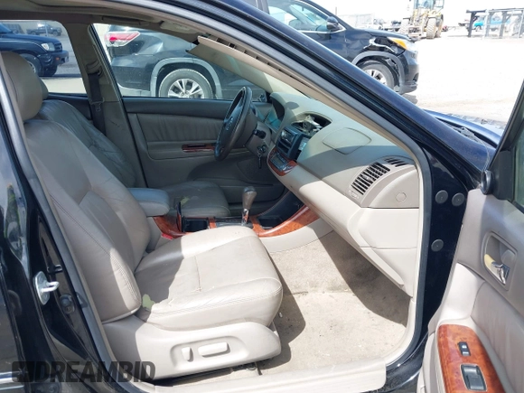 2003 Toyota Camry LE with VIN JTDBF32K730110278, listed as a IAAI auction lot 42033321 with 287,996 mi miles. Bid and sale history available at carsss.com. Image 5.