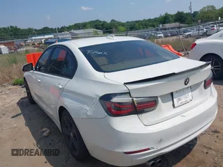 2013 BMW 3 Series 328i с VIN WBA3A5G52DNP23542, выставлен на аукционе IAAI как лот 42599708 с пробегом 169 081 миль миль и . История ставок и продаж доступна на DreamBid. Изображение 3.