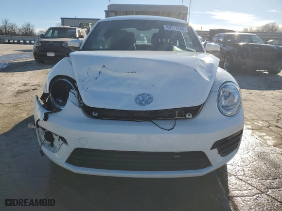 2019 Volkswagen Beetle S with VIN 3VWFD7AT6KM719279, listed as a Copart auction lot 89217255 with 40,438 mi miles and Salvage Title. Bid and sale history available at carsss.com. Image 5.