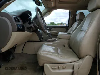 2009 Chevrolet Tahoe LTZ z VIN 1GNFC330X9J120398, wystawiony jako Copart lot #59917295 z przebiegiem 233 586 mil mil oraz Szkoda całkowita • Salvage title. Historia ofert i sprzedaży dostępna na DreamBid. Obrazek 7.