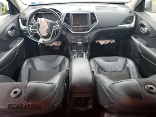 2018 Jeep Cherokee Latitude Plus z VIN 1C4PJMLX6JD500976, wystawiony jako Copart lot #64829185 z przebiegiem 62 491 mil mil oraz Szkoda całkowita • Salvage title. Historia ofert i sprzedaży dostępna na DreamBid. Obrazek 8.