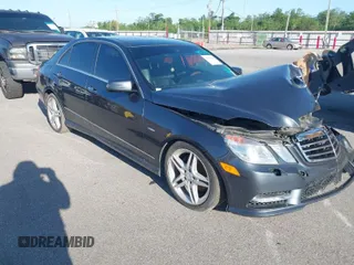 2012 Mercedes-Benz E E 350 Luxury with VIN WDDHF5KB4CA560735, listed as a IAAI auction lot 41987988 with 177,146 mi miles. Bid and sale history available at carsss.com. Image 1.