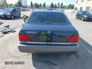 1993 Mercedes-Benz 500 z VIN WDBGA51E5PA138123, wystawiony jako IAAI lot #42012923 z przebiegiem 141 594 mil mil oraz . Historia ofert i sprzedaży dostępna na DreamBid. Obrazek 17.