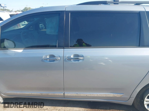 2014 Toyota Sienna XLE with VIN 5TDYK3DC8ES423450, listed as a IAAI auction lot 41972128 with 145,374 mi miles. Bid and sale history available at carsss.com. Image 14.