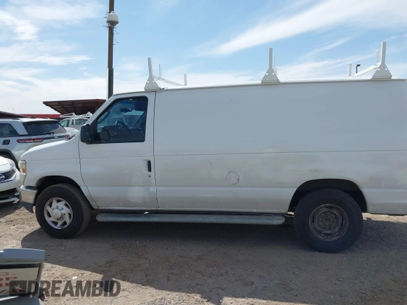 2014 Ford Econoline Cargo Commercial z VIN 1FTNE2EW6EDA19961, wystawiony jako IAAI lot #42370572 z przebiegiem 107 320 mil mil oraz . Historia ofert i sprzedaży dostępna na DreamBid. Obrazek 14.