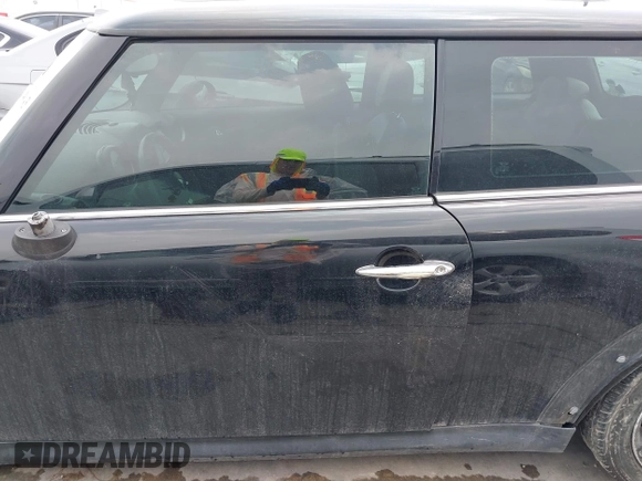 2012 MINI Hardtop z VIN WMWSU3C56CT369757, wystawiony jako IAAI lot #42194643 z przebiegiem 82 906 mil mil oraz . Historia ofert i sprzedaży dostępna na DreamBid. Obrazek 14.