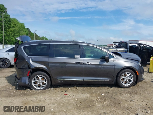 2020 Chrysler Pacifica Touring L Plus z VIN 2C4RC1EG5LR203664, wystawiony jako IAAI lot #42088493 z przebiegiem 104 745 mil mil oraz . Historia ofert i sprzedaży dostępna na DreamBid. Obrazek 13.