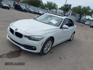 2017 BMW 3 Series 320i z VIN WBA8E1G51HNU12483, wystawiony jako IAAI lot #42339324 z przebiegiem Nie podano mil oraz . Historia ofert i sprzedaży dostępna na DreamBid. Obrazek 2.