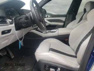 2021 BMW X5 M z VIN 5YMJU0C08M9H05967, wystawiony jako Copart lot #68961842 z przebiegiem 20 307 mil mil oraz . Historia ofert i sprzedaży dostępna na DreamBid. Obrazek 7.