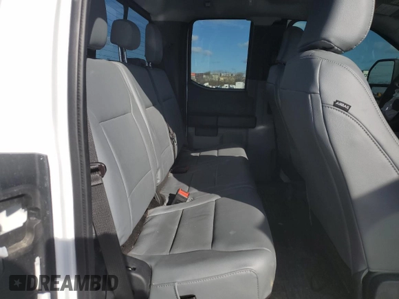 2023 Ford F-350 z VIN 1FT8X3BA1PED26053, wystawiony jako Copart lot #42484225 z przebiegiem 5 648 mil mil oraz Szkoda całkowita • Salvage title. Historia ofert i sprzedaży dostępna na DreamBid. Obrazek 10.