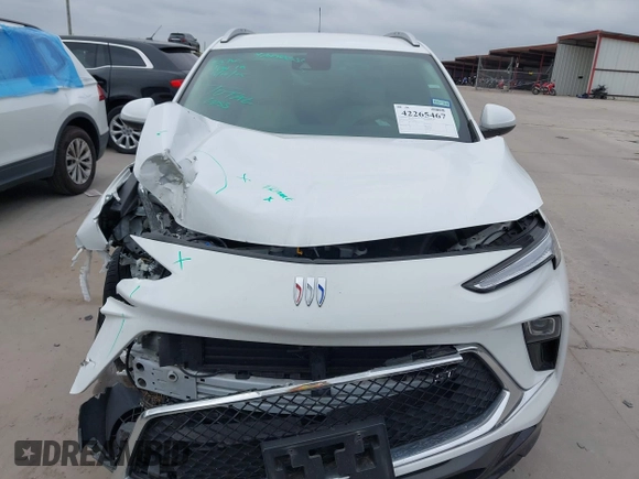 2024 Buick Encore GX Sport Touring z VIN KL4AMDSL9RB138008, wystawiony jako IAAI lot #42265467 z przebiegiem 28 000 mil mil oraz . Historia ofert i sprzedaży dostępna na DreamBid. Obrazek 13.