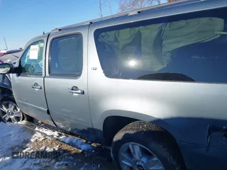 2008 Chevrolet Suburban LTZ with VIN 3GNFK16338G159735, listed as a IAAI auction lot 41289729 with 341,631 mi miles. Bid and sale history available at carsss.com. Image 13.