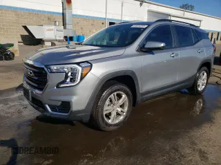 2024 GMC Terrain SLE z VIN 3GKALTEG2RL252940, wystawiony jako Copart lot #64654255 z przebiegiem 18 301 mil mil oraz Szkoda całkowita • Salvage title. Historia ofert i sprzedaży dostępna na DreamBid. Obrazek 1.