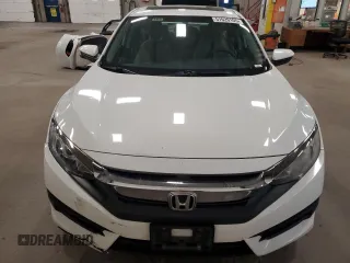 2017 Honda Civic EX z VIN 19XFC2F7XHE003170, wystawiony jako Copart lot #57620105 z przebiegiem 231 942 mil mil oraz Szkoda całkowita • Salvage title. Historia ofert i sprzedaży dostępna na DreamBid. Obrazek 5.