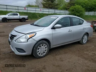 2019 Nissan Versa SV z VIN 3N1CN7AP3KL878212, wystawiony jako Copart lot #56584795 z przebiegiem 102 645 mil mil oraz Czysty tytuł • Clean title. Historia ofert i sprzedaży dostępna na DreamBid. Obrazek 1.