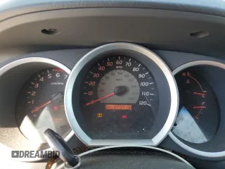 2006 Toyota Tacoma PreRunner z VIN 5TETX62N36Z226899, wystawiony jako Copart lot #74495624 z przebiegiem 229 416 mil mil oraz Nie do naprawy • Non repairable. Historia ofert i sprzedaży dostępna na DreamBid. Obrazek 9.