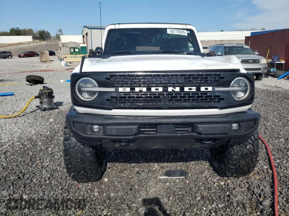 2022 Ford Bronco с VIN 1FMEE5DP6NLB41068, выставлен на аукционе Copart как лот 50778505 с пробегом 70 431 миль миль и Списание • Salvage title. История ставок и продаж доступна на DreamBid. Изображение 5.