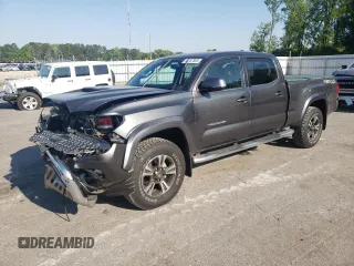 2018 Toyota Tacoma SR5 z VIN 3TMDZ5BNXJM047273, wystawiony jako Copart lot #53707805 z przebiegiem 97 455 mil mil oraz Szkoda całkowita • Salvage title. Historia ofert i sprzedaży dostępna na DreamBid. Obrazek 1.
