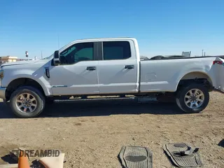 2019 Ford Super Duty F-250 SRW XL with VIN 1FT7W2BT7KED25993, listed as a IAAI auction lot 41400577 with 169,713 mi miles. Bid and sale history available at carsss.com. Image 14.