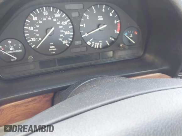 1988 BMW 7 Series z VIN WBAGB4318J3209844, wystawiony jako IAAI lot #42133230 z przebiegiem Nie podano mil oraz . Historia ofert i sprzedaży dostępna na DreamBid. Obrazek 7.