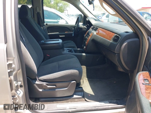 2007 Chevrolet Suburban LT with VIN 1GNFK16327J350303, listed as a IAAI auction lot 42413524 with 215,353 mi miles and . Bid and sale history available at DreamBid. Image 5.
