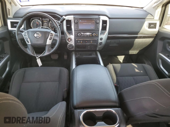 2018 Nissan Titan SV z VIN 1N6AA1E58JN505703, wystawiony jako Copart lot #52498985 z przebiegiem 178 803 mil mil oraz Szkoda całkowita • Salvage title. Historia ofert i sprzedaży dostępna na DreamBid. Obrazek 8.