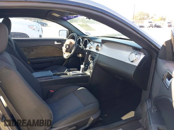 2008 Ford Mustang Deluxe with VIN 1ZVHT80N085170844, listed as a IAAI auction lot 41673185 with 274,392 mi miles. Bid and sale history available at carsss.com. Image 5.