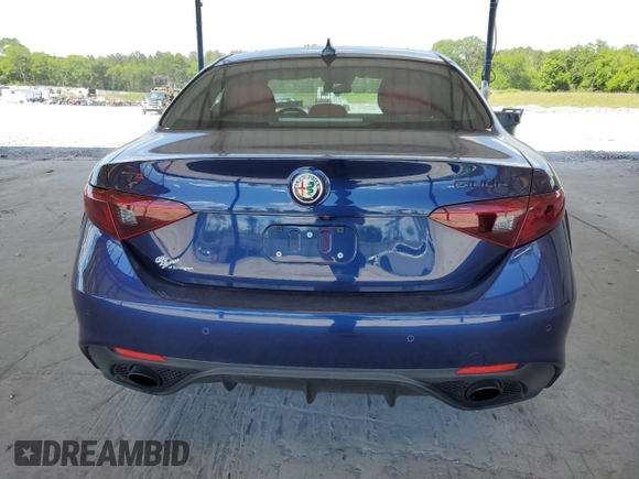 2020 Alfa Romeo Giulia Ti Sport z VIN ZARFANBN7L7632914, wystawiony jako Copart lot #55761355 z przebiegiem 26 635 mil mil oraz Szkoda całkowita • Salvage title. Historia ofert i sprzedaży dostępna na DreamBid. Obrazek 6.