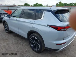 2024 Mitsubishi Outlander SE with VIN JA4J4VA82RZ032400, listed as a IAAI auction lot 42094845 with 30,436 mi miles. Bid and sale history available at carsss.com. Image 3.