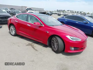2018 Tesla Model S 75D с VIN 5YJSA1E29JF273494, выставлен на аукционе IAAI как лот 42246104 с пробегом 93 870 миль миль и . История ставок и продаж доступна на DreamBid. Изображение 1.
