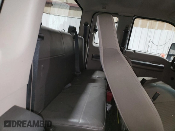 2010 Ford F-250 XL z VIN 1FTSX2B59AEA18879, wystawiony jako Copart lot #55855695 z przebiegiem 139 494 mil mil oraz Tytuł czysty. Historia ofert i sprzedaży dostępna na DreamBid. Obrazek 10.