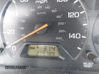 2002 Honda Accord SE z VIN 1HGCG56792A109226, wystawiony jako IAAI lot #42155995 z przebiegiem 238 789 mil mil oraz . Historia ofert i sprzedaży dostępna na DreamBid. Obrazek 15.