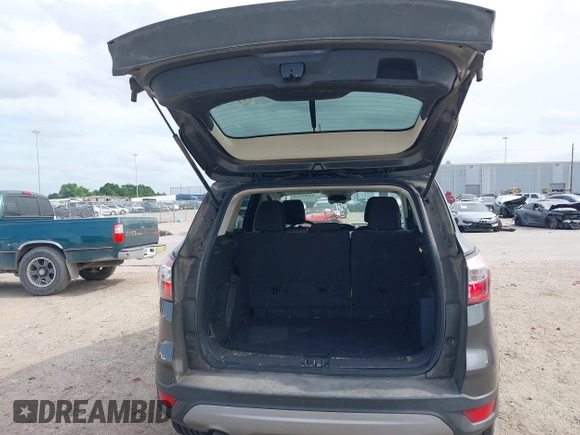 2017 Ford Escape SE z VIN 1FMCU0GD1HUE71410, wystawiony jako IAAI lot #42026516 z przebiegiem 173 804 mil mil oraz . Historia ofert i sprzedaży dostępna na DreamBid. Obrazek 18.